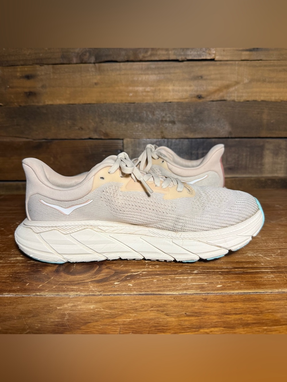 HOKA Arahi 7 Women’s 8 Vanilla/Cream Running Shoes - Picture 7 of 13